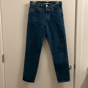 Mid wash Levi’s wedgie jeans 26x26
